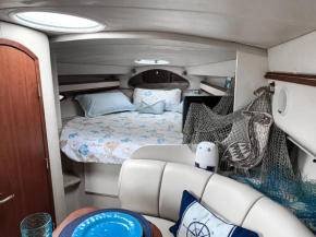 IMMACULATE 2 BDR MINI LUXURY YACHT, GREAT SUNSETS - free parking